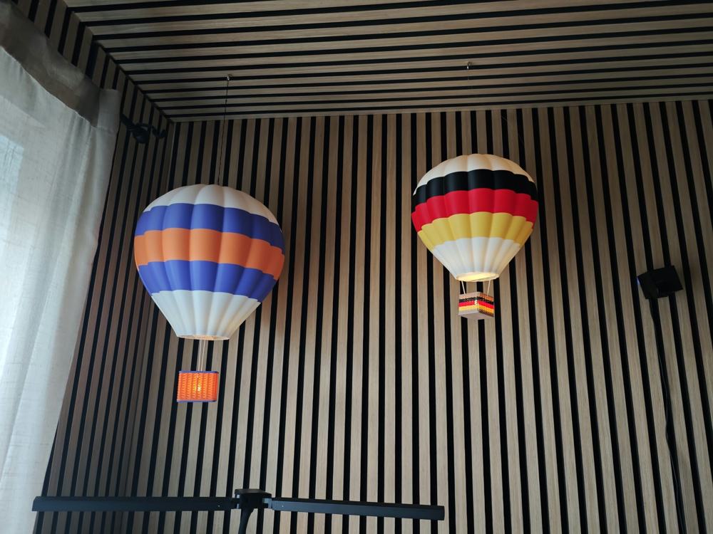 Baloni u interijeru, košara s LED svjetlom